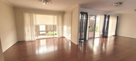 Family Home in a Prime Cranbourne West Location - Photo 2