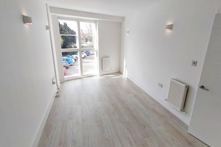 Station Parade - Photo 2