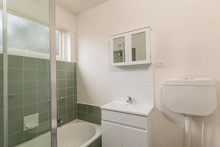 ONE BEDROOM APARTMENT IN PERFECT LOCATION! - Photo 5