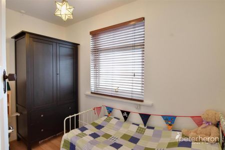3 bedroom semi-detached house to rent - Photo 2