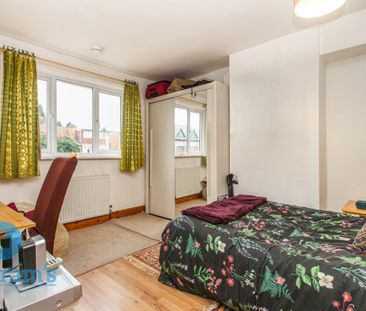 5 bed Semi-Detached House for Rent - Photo 6