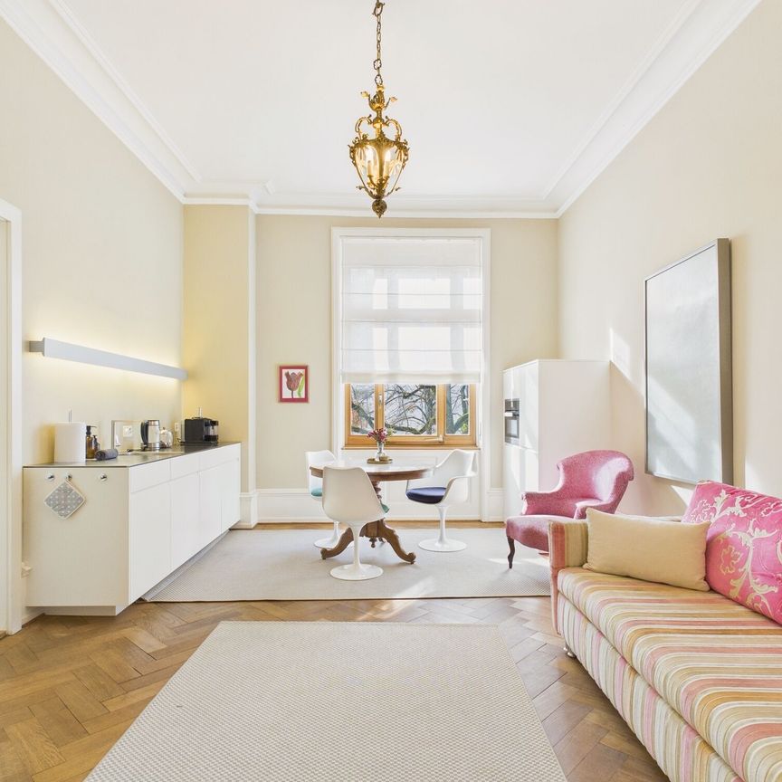 Elegant 2.5-Room Apartment in a Historic Jugendstil Villa in Basel - Photo 1