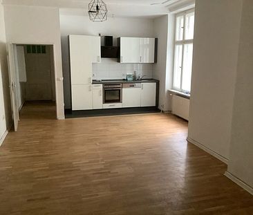 Mitten im Kiez ! renovierte 1-Zimmer Wohnung mit Einbauküche - Photo 1