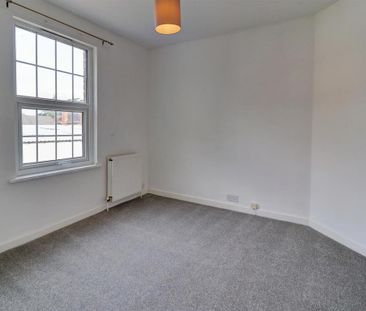 2 bedroom semi-detached house to rent - Photo 5