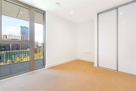 A modern one bedroom apartment in Ruskin Square, Croydon just a few miles south of the centre of London. - Photo 3