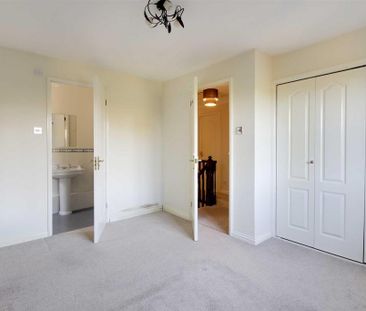 4 bedroom detached house to rent - Photo 5