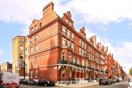 Beautifully presented and elegantly furnished apartment over three floors in this prestigious garden square with own entrance, high ceilings throughout and access to communal gardens. - Photo 5