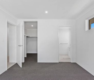 Modern Coastal Family Home with Side Access - Photo 2