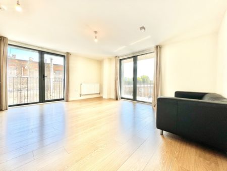2 Bed Flat, Charter House, IG1 - Photo 4