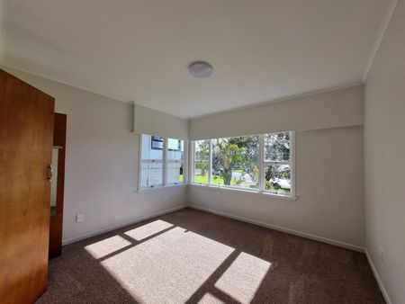 Spacious 3-Bedroom Home - Photo 3