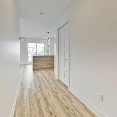 1 room apartment of 101m² in Saint-Lin–Laurentides - Photo 2