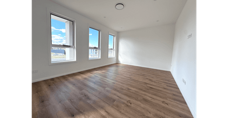 Beautiful Modern Family Home - Stylish, Bright & Effortlessly Comfortable - Photo 3