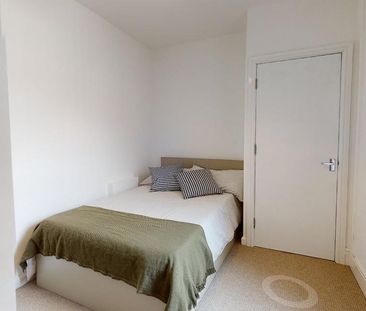 6 bedroom house to rent - Photo 1
