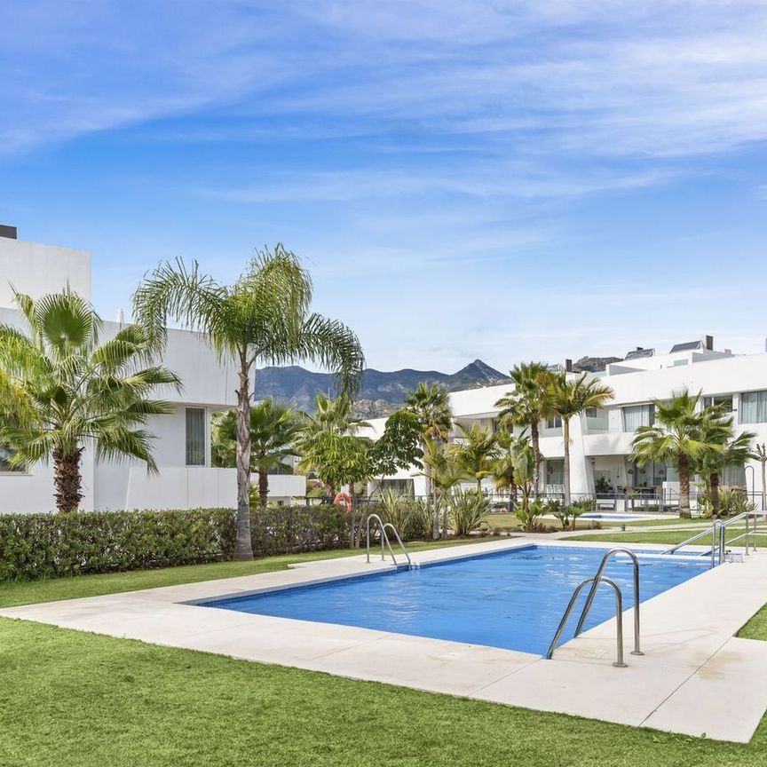 Alquiler de chalet pareado en Avenida La Finca, 17 - Photo 1