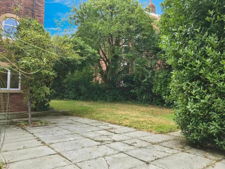 3 bedroom flat to rent - Photo 4