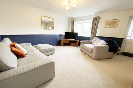 3 bedroom semi-detached house to rent - Photo 2