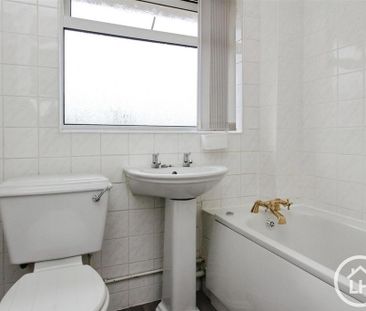 2 bedroom end of terrace house to rent - Photo 5