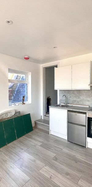 Woodside Park Road, North Finchley, London, N12 8RT - Photo 1