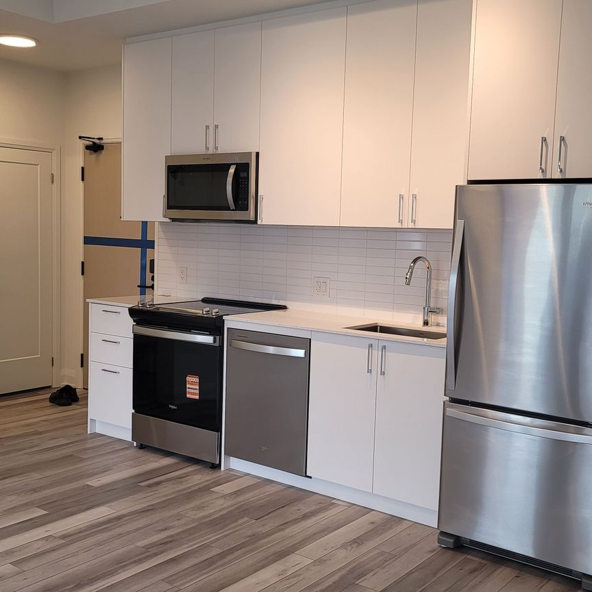 For Lease - 3250 Carding Mill Trail Unit# 524, Oakville, Ontario - Photo 1