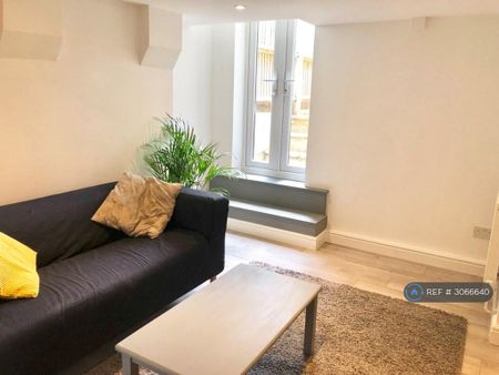 3 bedroom flat to rent - Photo 2