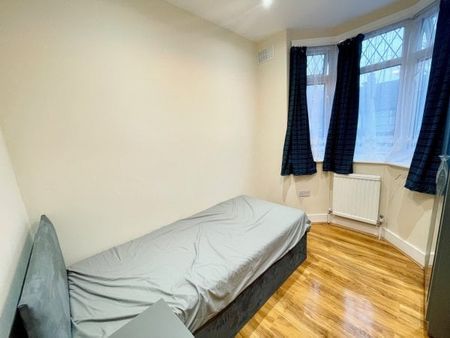 Princes Avenue N13 6HH, Property for rent - Photo 3