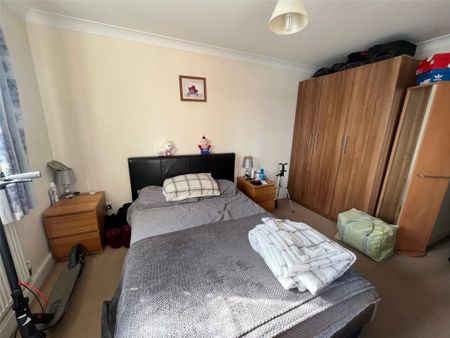 2 Bedroom Flat / Apartment - Horseshoe Bridge, Southampton - Photo 3