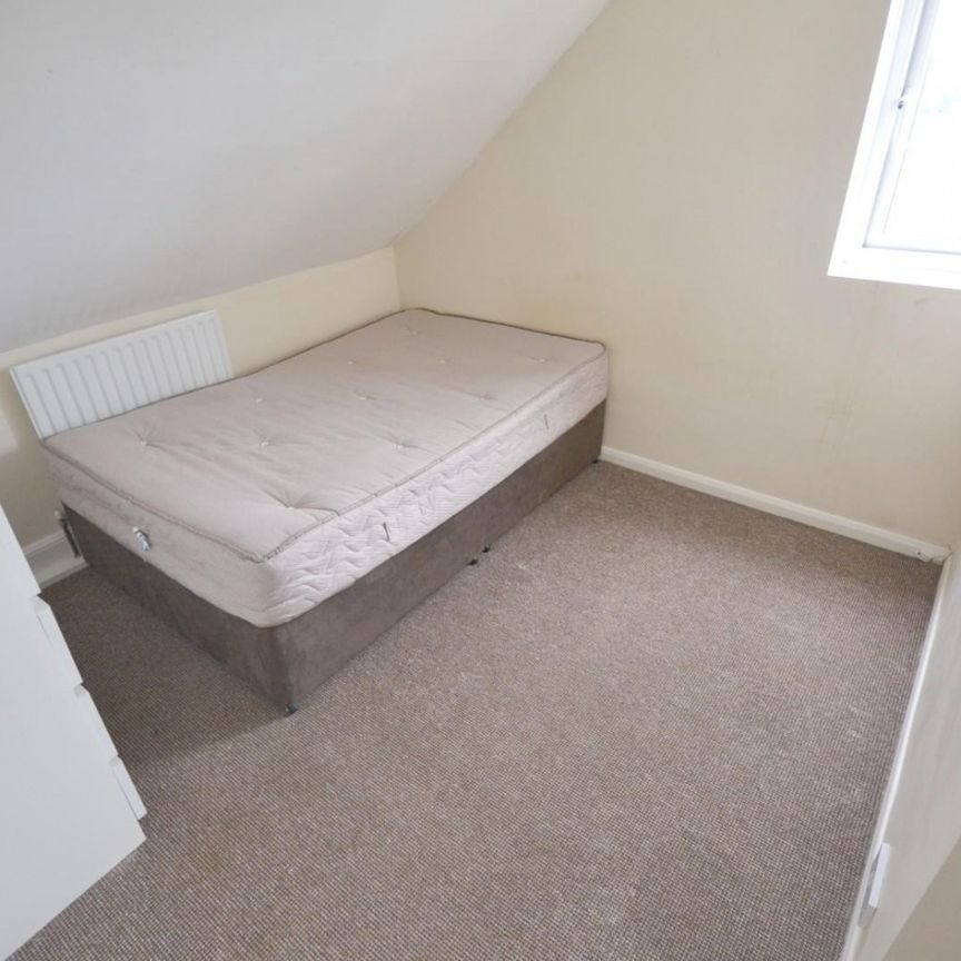 2 bedroom Flat To Let - Photo 1