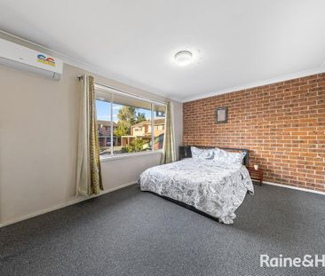Townhouse in Glenfield - Photo 4