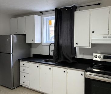 Immeuble - 640 12éme Avenue Nord Joli 3 1/2 Près Du Cegep Avec élec... - Photo 1