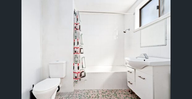 SOPHISTICATED ONE-BEDROOM! - Photo 1