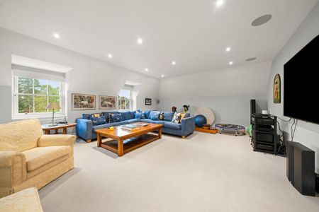 5 bedroom detached house to rent - Photo 4