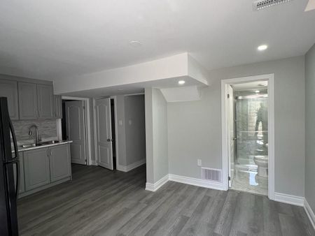 For Lease - 43 Jessop Drive, Brampton, Ontario - Photo 3