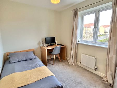 4 bedroom Spacious Four Bedroom House to rent - Photo 2