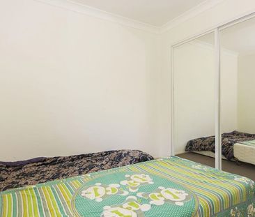 Quiet 3 Bedroom Townhouse - Photo 3