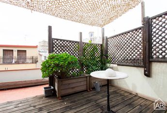 Lovely studio apartment with a terrace close to Las Ramblas