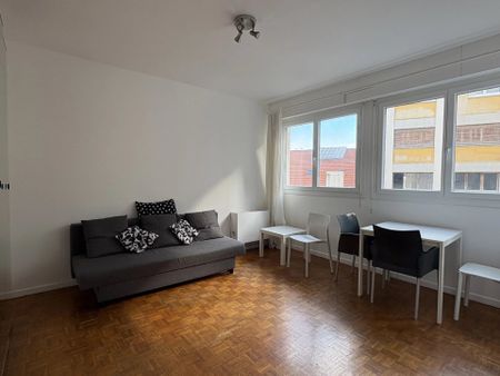 Location Appartement 1 pièce 30m² MARSEILLE 8ème - Photo 2