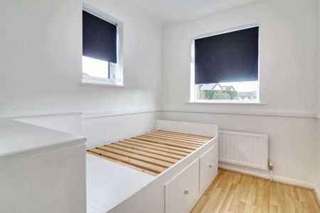 3 bedroom link detached house to rent - Photo 3