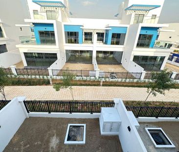 Brand New | Spacious 4BR TH | DAMAC Lagoons - Photo 3