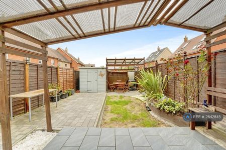 3 bedroom semi-detached house to rent - Photo 3