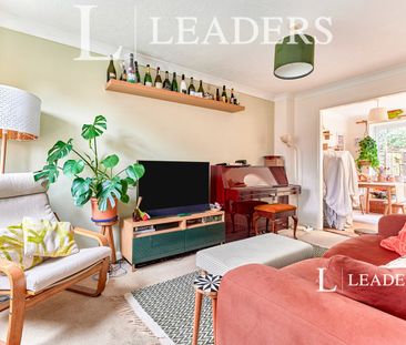 2 bedroom house to rent Rochford Close, Stansted, Essex, CM24 - Photo 2