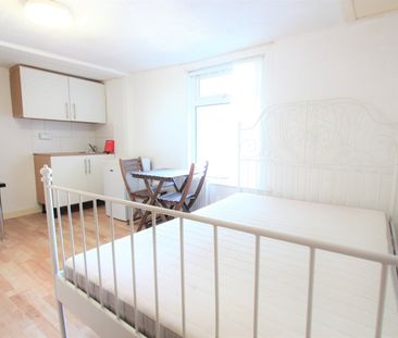 Studio Flat, Muswell Hill Broadway, N10 - Photo 1