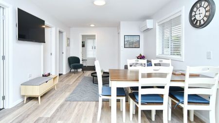 Ready to move in-fully furnished 3 bedroom home - Photo 2