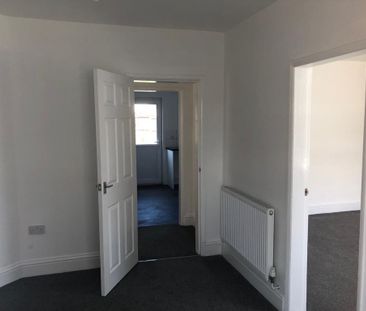 3 bedroom semi-detached house to rent - Photo 6