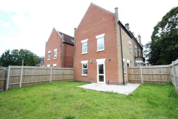 3 Bedroom House - Westridge Road, Southampton - Photo 1