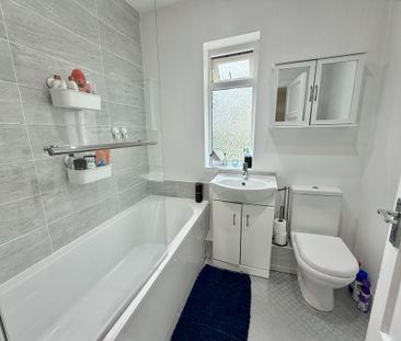 3 bedroom semi-detached house to rent - Photo 3