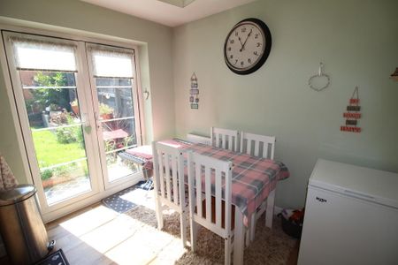 3 bedroom terraced house to rent - Photo 2