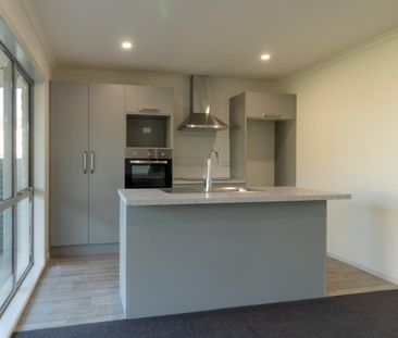 Beautiful 4 Bedroom on Kew Road - Photo 6
