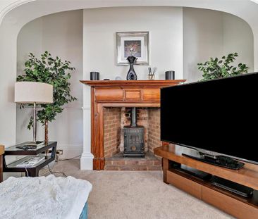 4 bedroom semi-detached house to rent - Photo 4