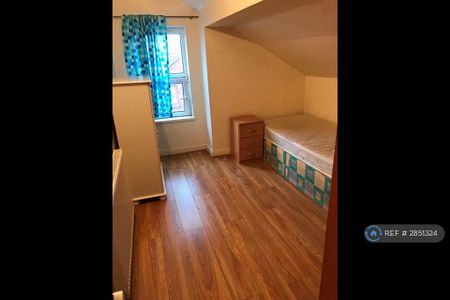 3 bedroom flat to rent - Photo 2