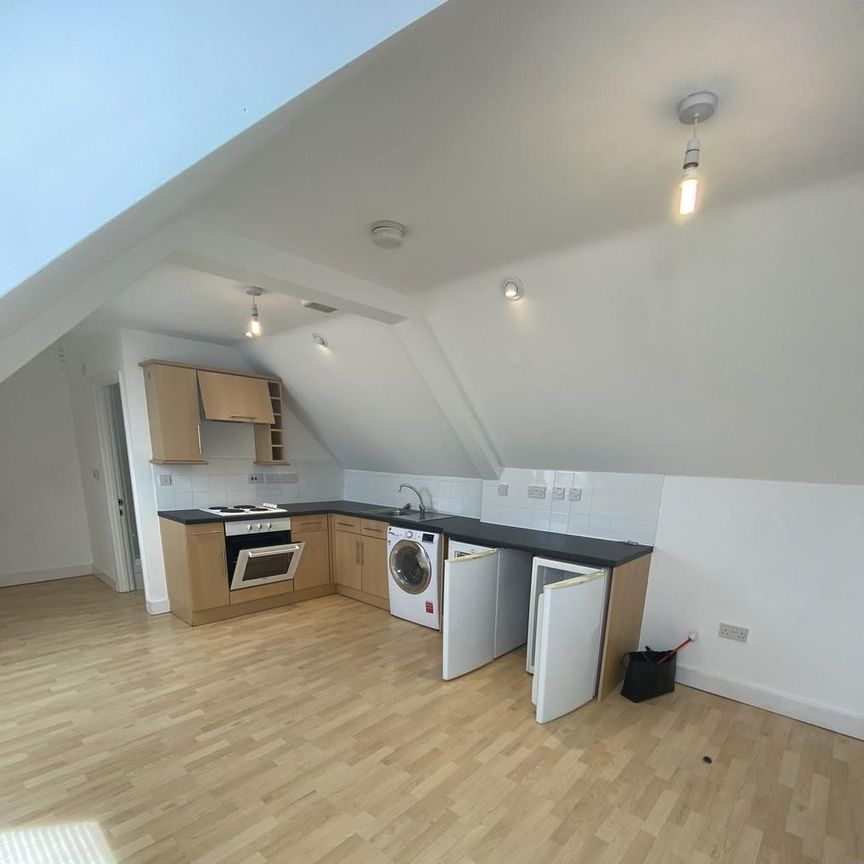 Studio to rent - Photo 1